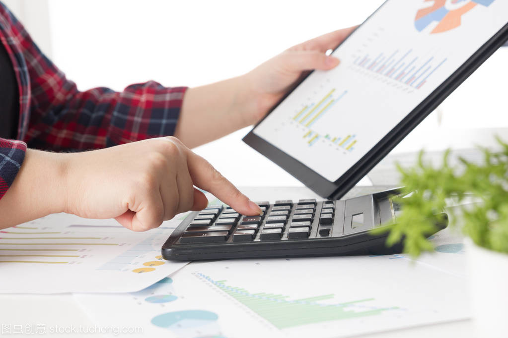 商務團隊會議出席. 專業投資者使用新的啟動項目。財務經理任務